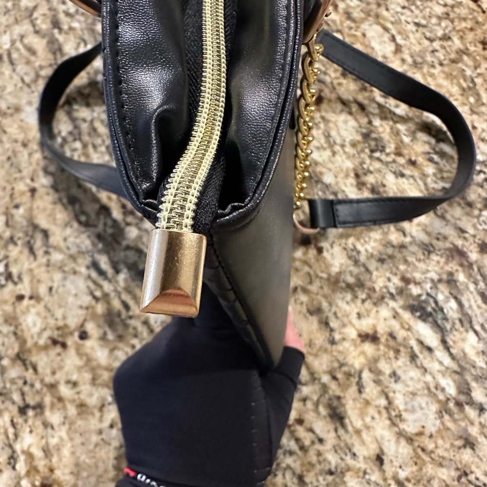Elegant Black Quilted Shoulder Bag- straps can be removed - Picture 9 of 12
